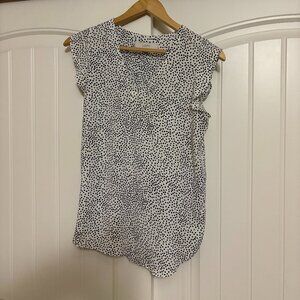 Ann Taylor LOFT Flutter Sleeve Blouse XS Xtra Small White Black Polka Dot V Neck